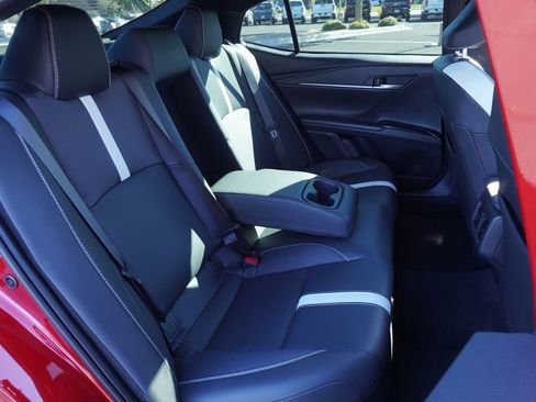 Used 2025 Toyota Camry SE image 9