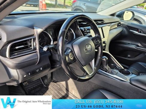 Used 2020 Toyota Camry SE FWD image 8