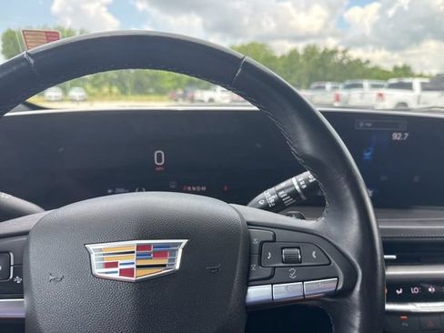 Used 2025 Cadillac XT4 Premium Luxury FWD image 14