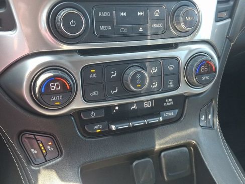 Certified 2019 Chevrolet Suburban LT AWD/4WD image 18