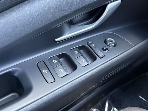 Certified 2024 Hyundai Elantra SEL FWD image 15