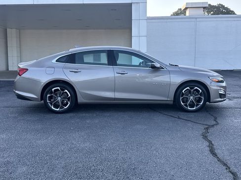 Used 2023 Chevrolet Malibu LT FWD image 2