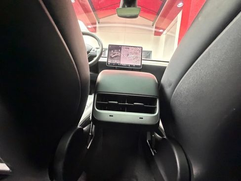 Used 2023 Tesla Model Y Long Range AWD/4WD image 26