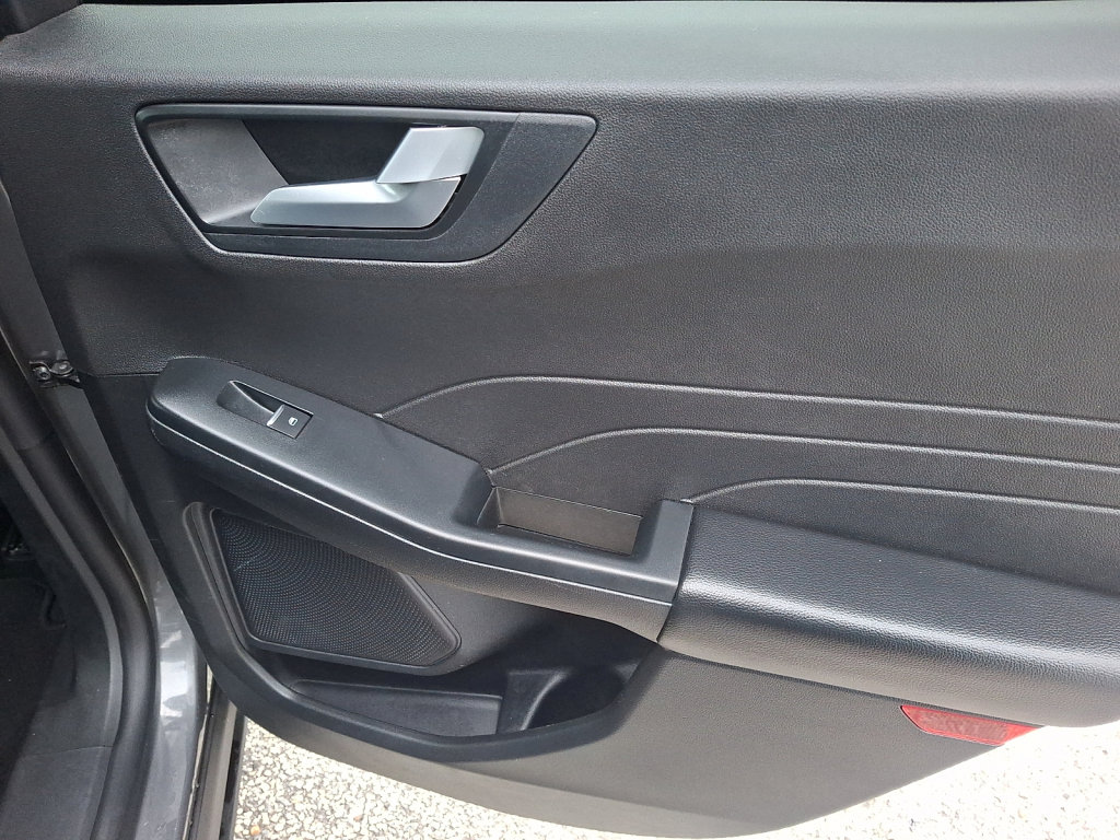 Used 2025 Ford Escape ST-Line FWD image 14