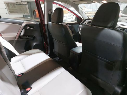 Used 2018 Toyota RAV4 Limited image 11