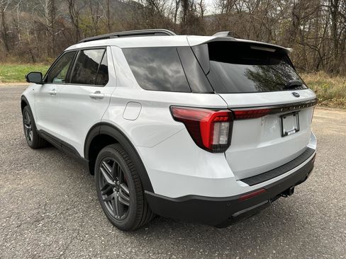 New 2026 Ford Explorer ST-Line w/ ST-Line Street Pack image 5