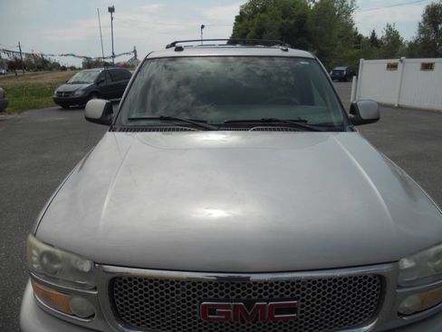 Used 2004 GMC Yukon Denali AWD/4WD image 4
