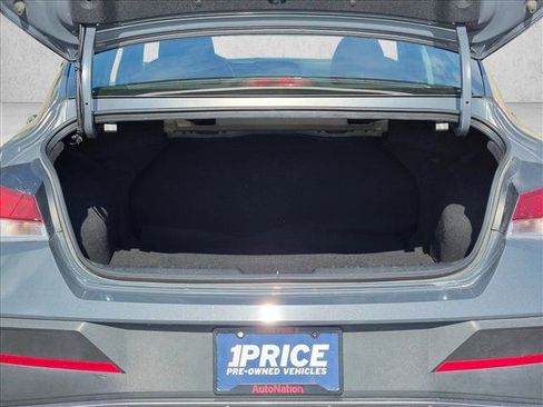 Used 2024 Hyundai Elantra SEL FWD image 6