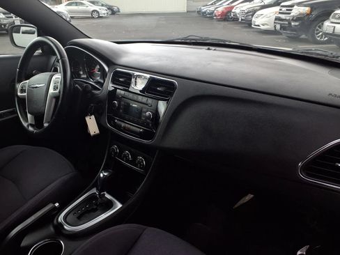 Used 2012 Chrysler 200 Touring FWD image 21