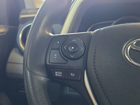 Used 2015 Toyota RAV4 LE AWD/4WD image 18