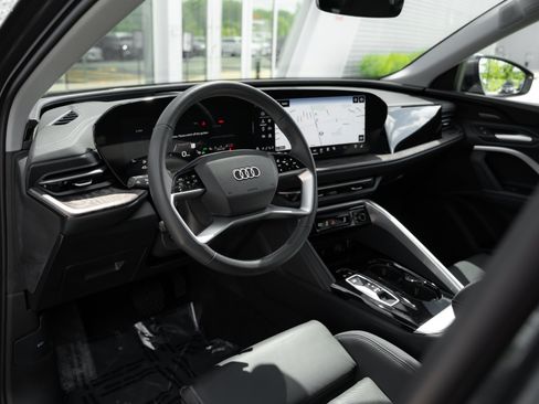 Certified 2025 Audi Q5 Premium w/ Premium Plus AWD/4WD image 10