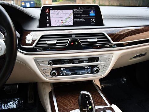 Used 2022 BMW 750i xDrive 750i xDrive w/ M Sport Package image 34