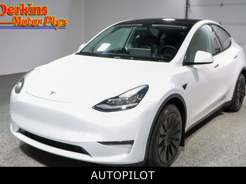 Used 2023 Tesla Model Y Long Range image 1