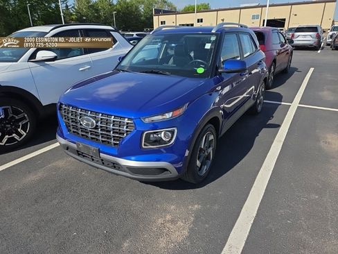 Certified 2023 Hyundai Venue Limited FWD image 2
