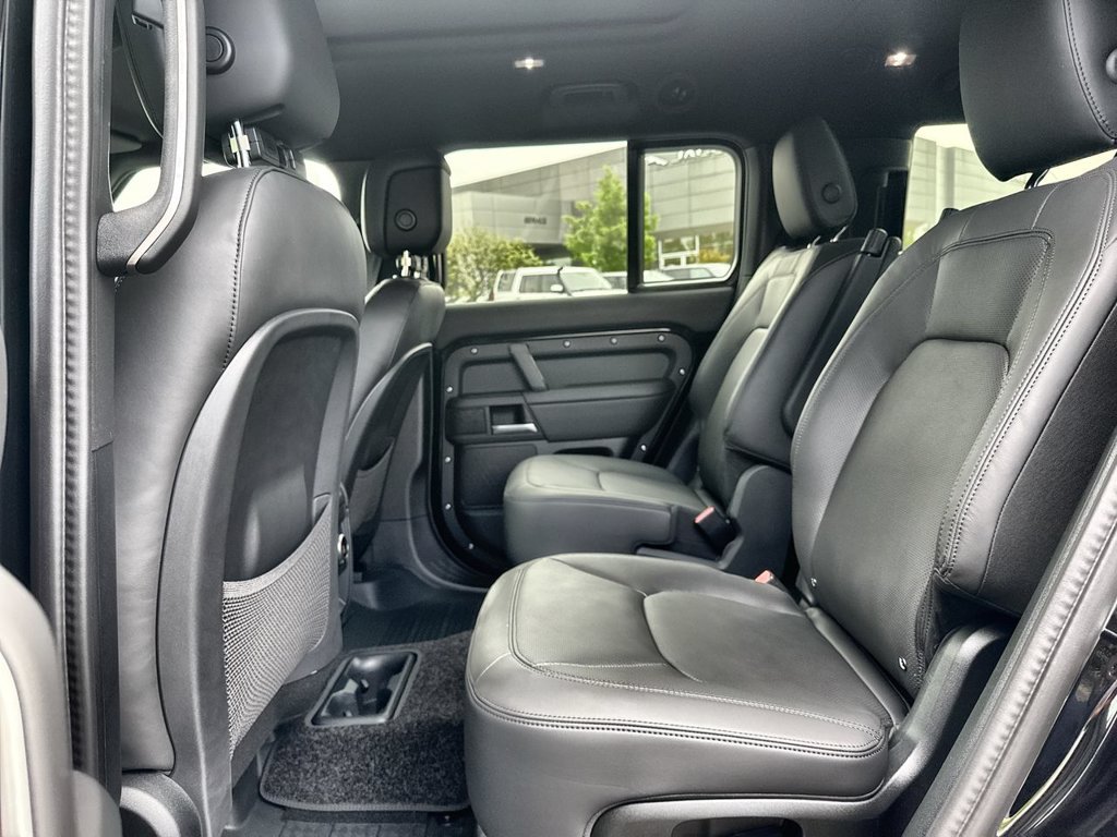 Certified 2025 Land Rover Defender 130 X-Dynamic SE AWD/4WD image 15