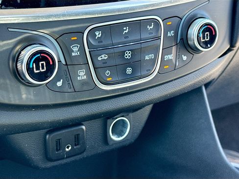 Used 2019 Chevrolet Traverse LT AWD/4WD image 11