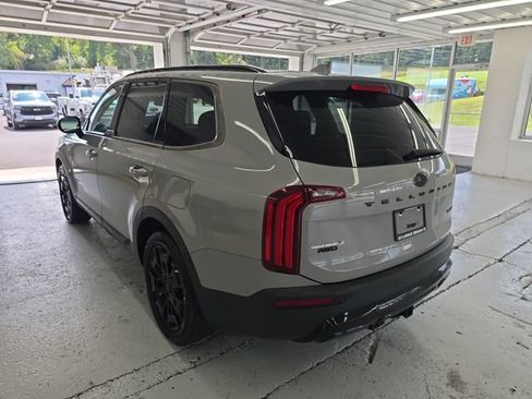 Used 2021 Kia Telluride SX w/ SX Prestige Package AWD/4WD image 3
