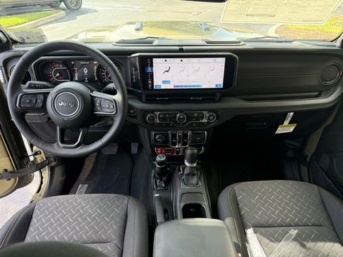 New 2025 Jeep Gladiator Mojave w/ Convenience Group image 17