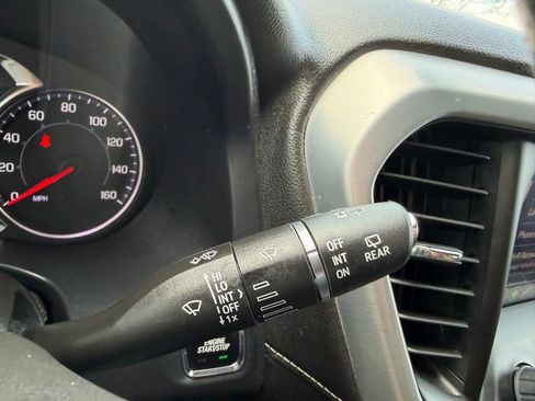 Used 2023 GMC Acadia SLE image 24