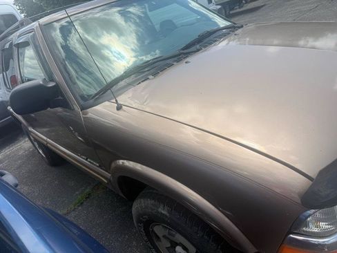 Used 2003 Chevrolet Blazer LS w/ Preferred Equipment Group AWD/4WD image 3
