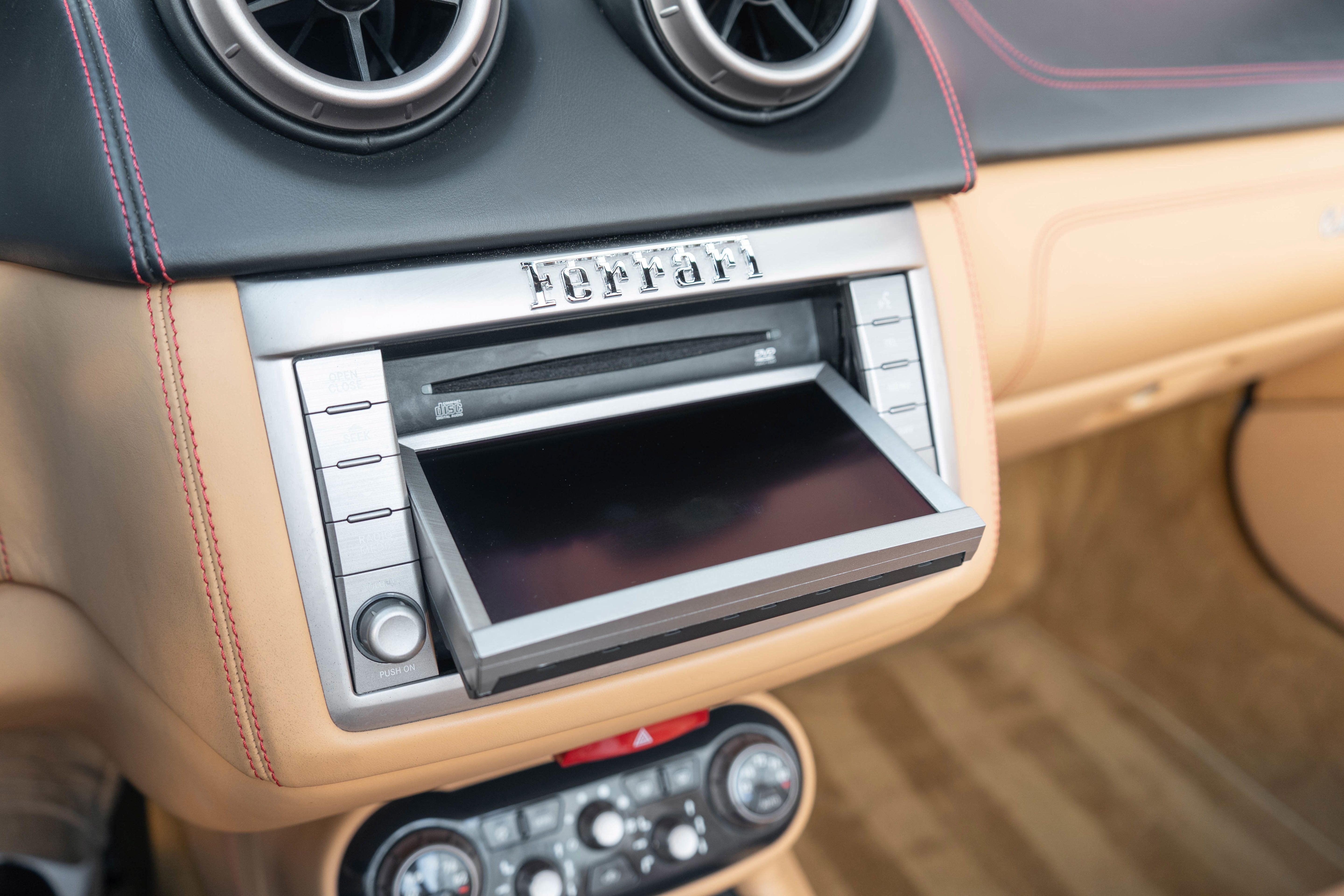 Used 2010 Ferrari California RWD image 20