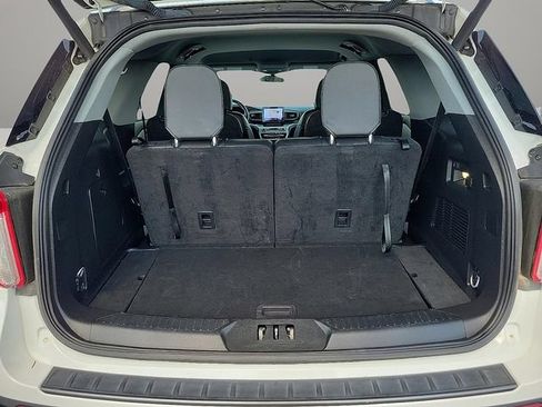 Used 2023 Ford Explorer XLT w/ Equipment Group 202A AWD/4WD image 11