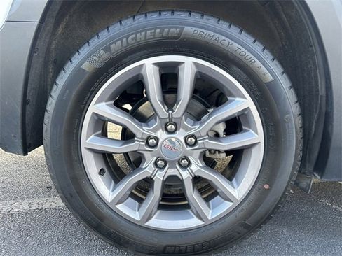 Used 2024 GMC Terrain SLT image 25