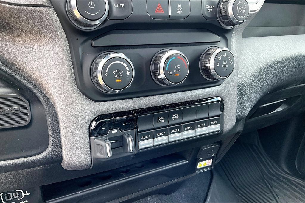 New 2024 RAM 3500 Tradesman w/ Chrome Appearance Group AWD/4WD image 18