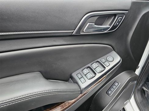 Used 2018 Chevrolet Suburban LT image 20