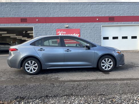 Used 2025 Toyota Corolla LE image 2