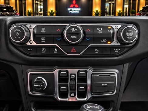 Used 2023 Jeep Wrangler Unlimited Sport AWD/4WD image 11