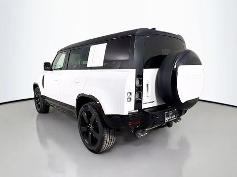Used 2025 Land Rover Defender 110 V8 AWD/4WD image 7