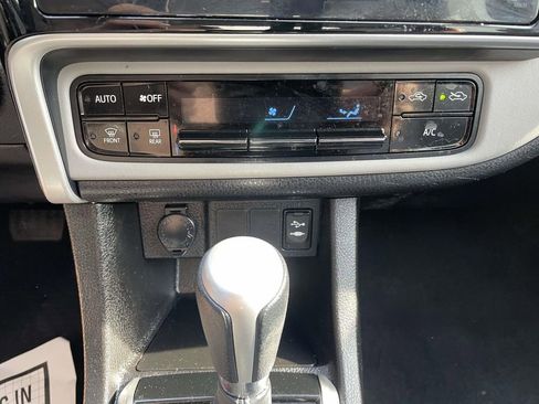 Used 2017 Toyota Corolla LE image 38