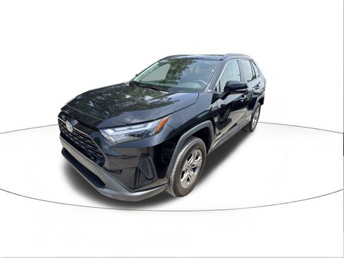 Used 2023 Toyota RAV4 XLE w/ Convenience Package AWD/4WD image 4