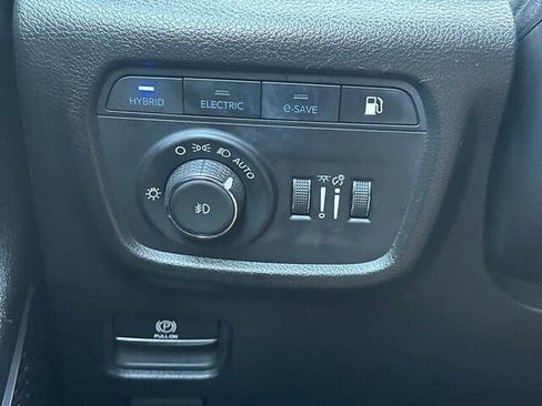 Used 2023 Jeep Grand Cherokee 30th Anniversary AWD/4WD image 33