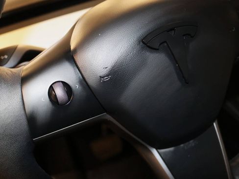 Used 2023 Tesla Model Y Long Range AWD/4WD image 43