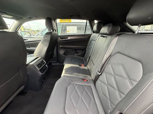 Used 2025 Volkswagen Atlas Cross Sport SE AWD/4WD image 27