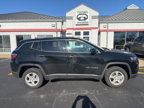 Used 2022 Jeep Compass Sport image 7