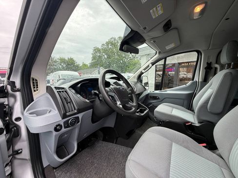 Used 2018 Ford Transit 350 XLT RWD image 5