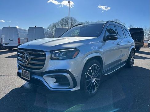 Used 2026 Mercedes-Benz GLS 580 4MATIC image 3