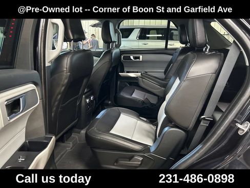 Used 2022 Ford Explorer XLT w/ Equipment Group 202A AWD/4WD image 21