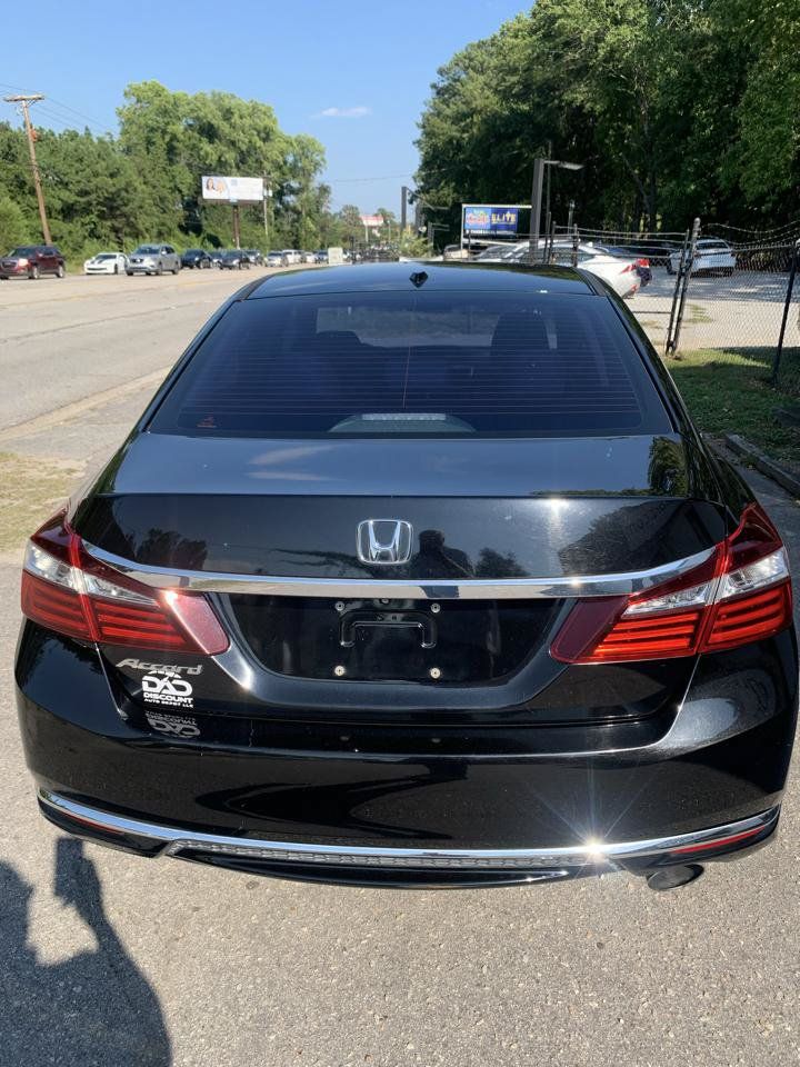 Used 2017 Honda Accord EX image 5