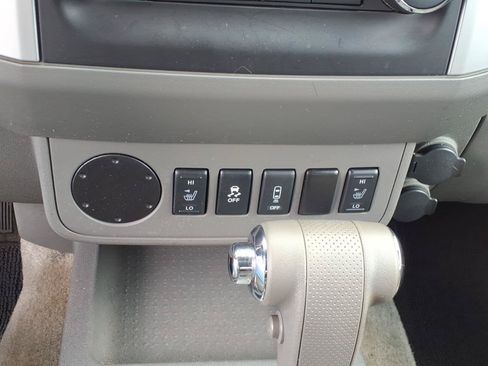 Used 2015 Nissan Frontier SV w/ SV Value Truck Package RWD image 23