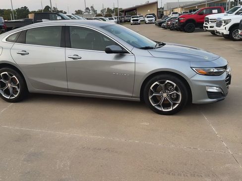 Used 2024 Chevrolet Malibu LT image 2