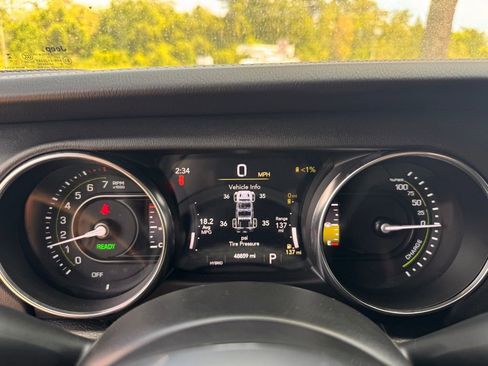 Used 2023 Jeep Wrangler Unlimited Sahara w/ Cold Weather Group AWD/4WD image 21