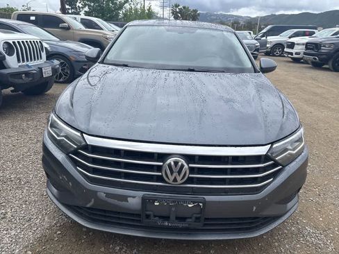 Used 2019 Volkswagen Jetta SE image 2