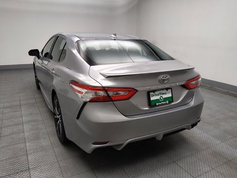 Used 2019 Toyota Camry SE image 5