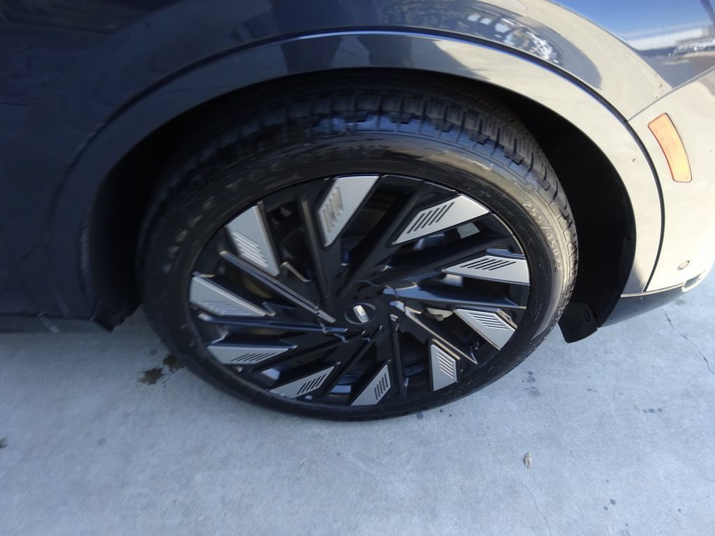 Used 2024 Lincoln Nautilus Reserve w/ Jet Appearance Package (87T) AWD/4WD image 9