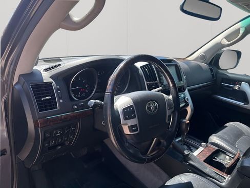 Used 2013 Toyota Land Cruiser Base image 26