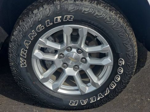 Used 2022 Chevrolet Silverado 1500 LT AWD/4WD image 13